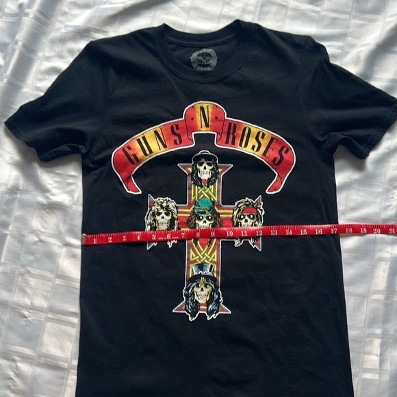 Guns N’ Roses Unisex Skull and Cross Unisex 2021 Tour T-shirt - Picture 5 of 10